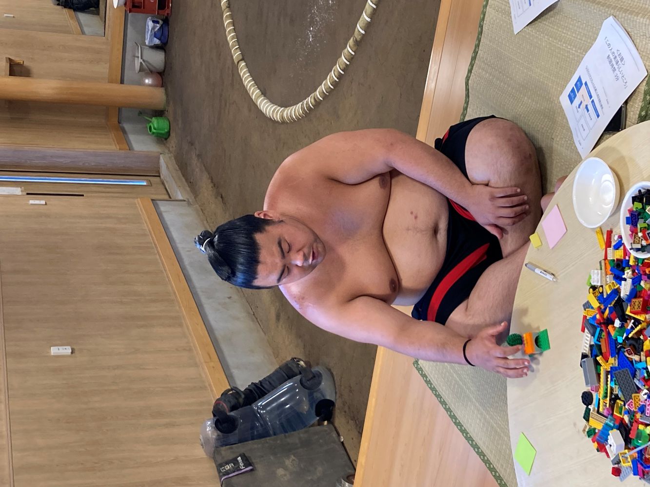 発表する力士たち